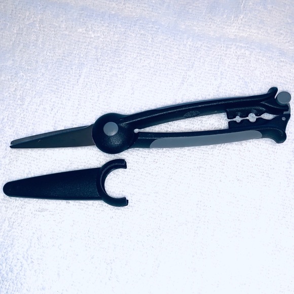Pampered Chef Other - Pampered Chef Kitchen Shears w Cover Retired NWOB